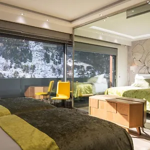 The Mirror & Luxury Apartamento